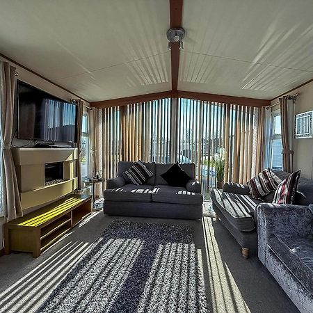 Stunning 6 Berth Caravan With Decking At Southview Holiday Park Ref 33175V Skegness Exteriör bild
