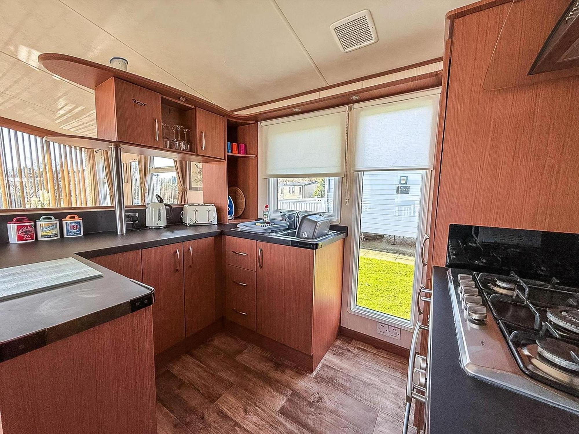 Stunning 6 Berth Caravan With Decking At Southview Holiday Park Ref 33175V Skegness Exteriör bild